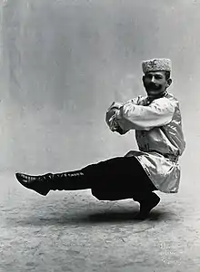 Man demonstrating a prisiadka