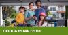 Una familia preparando un kit de emergencias en el garaje. Comience bien el año: proteja lo que usted quiere.